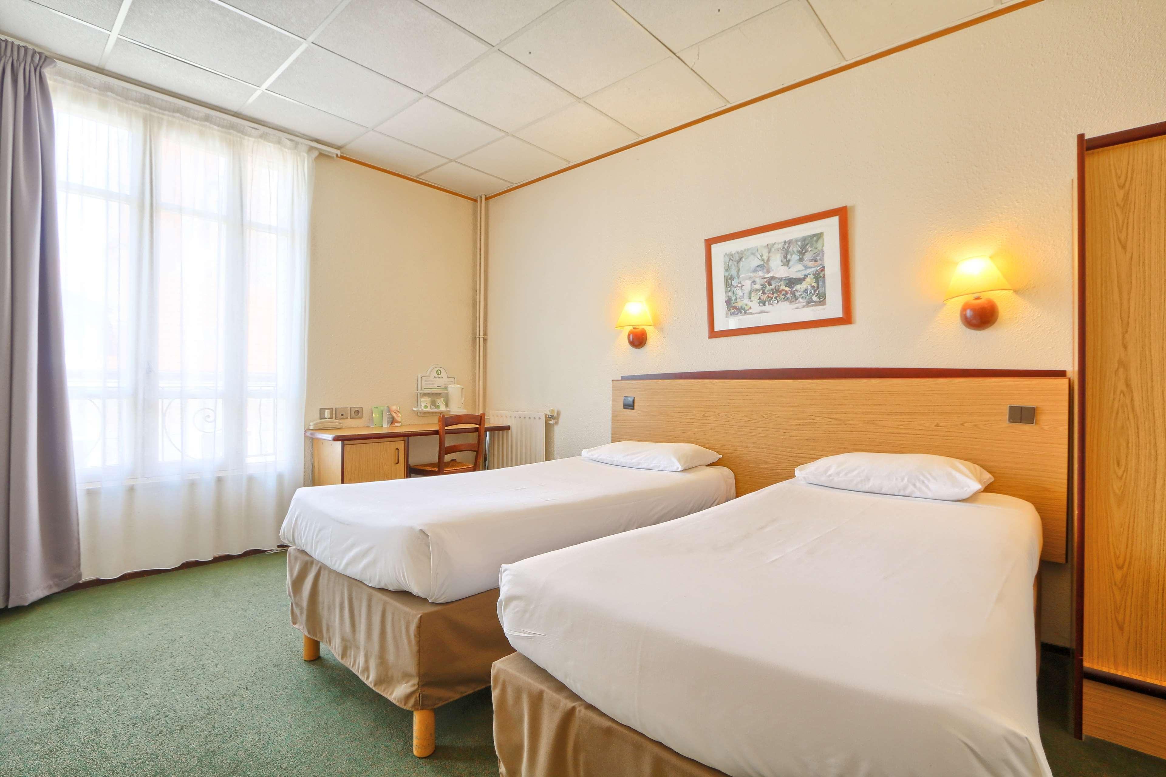 Отель Campanile Paris Ouest - Boulogne Экстерьер фото